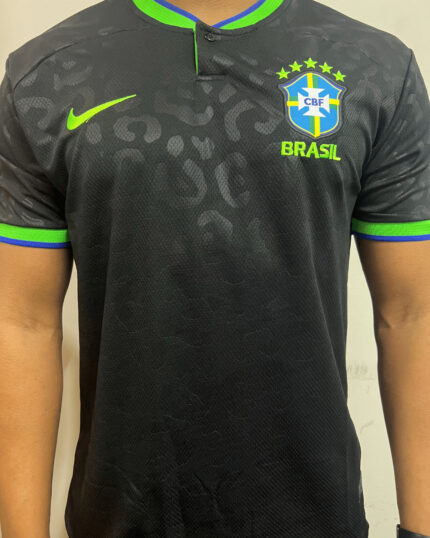 Camiseta Brasil Preta com Verde 2022/23