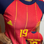 Camisa Espanha Vermelha 2026/27 Lamine Yamal Feminina